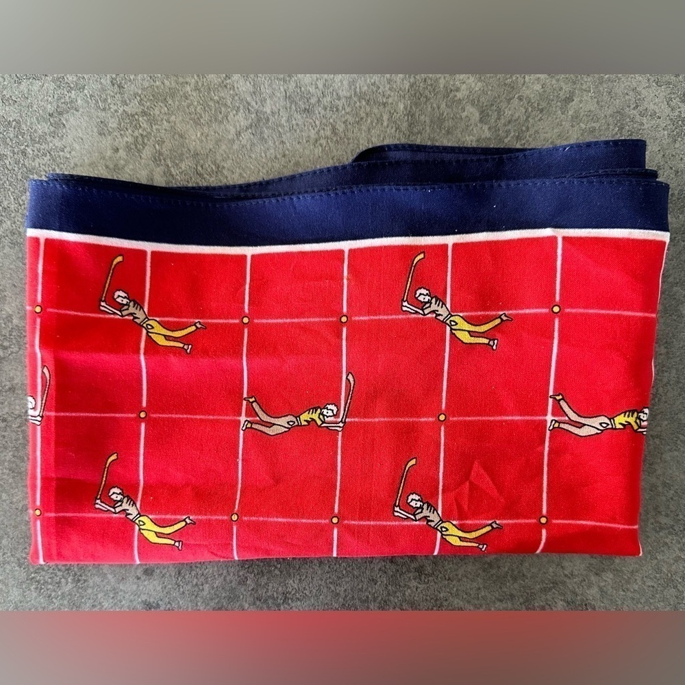 Patricia Dumont golfer scarf.